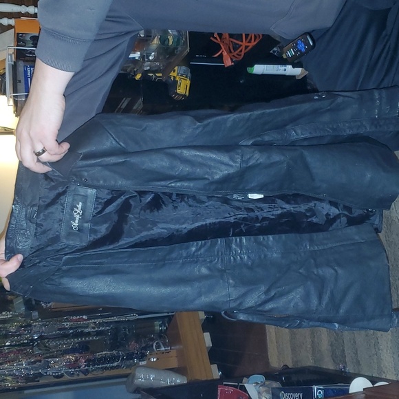 Leather jacket - Picture 5 of 6